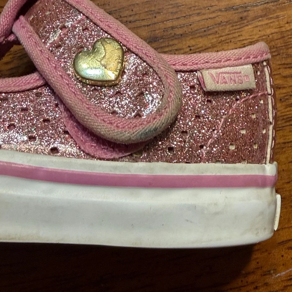 Vans Leena iridescent Pink toddler Shoes. Size 4. hook and loop closure.